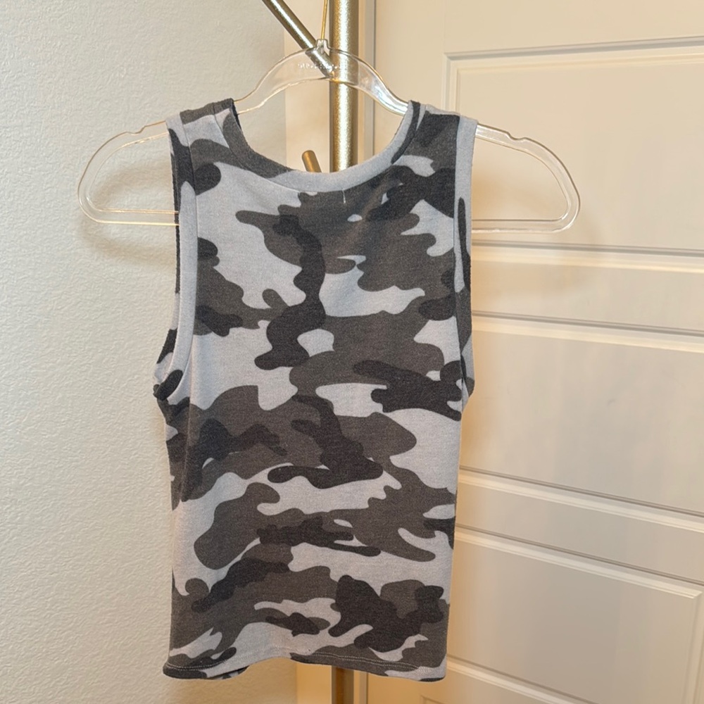 Eyeshadow Black and Gray Camouflage Tank Top - Picture 6 of 6